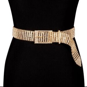 NWOT women diamond waist belt with shiny rhinestone crystals. No missing stones.